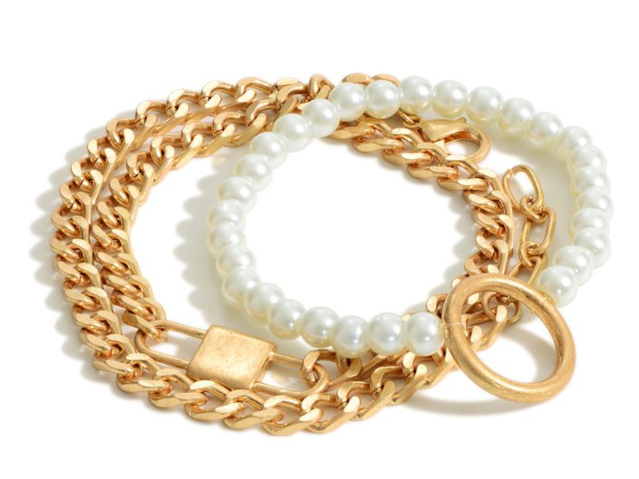 A Picture of a Gold Chain and Pearl Bracelet in BDK Photography's Jewelry Gallery