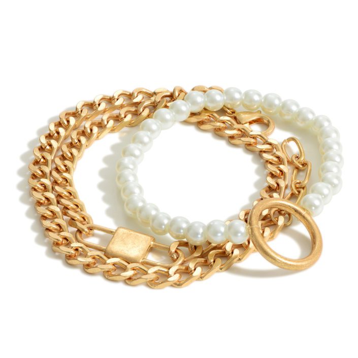A Picture of a Gold Chain and Pearl Bracelet in BDK Photography's Jewelry Gallery